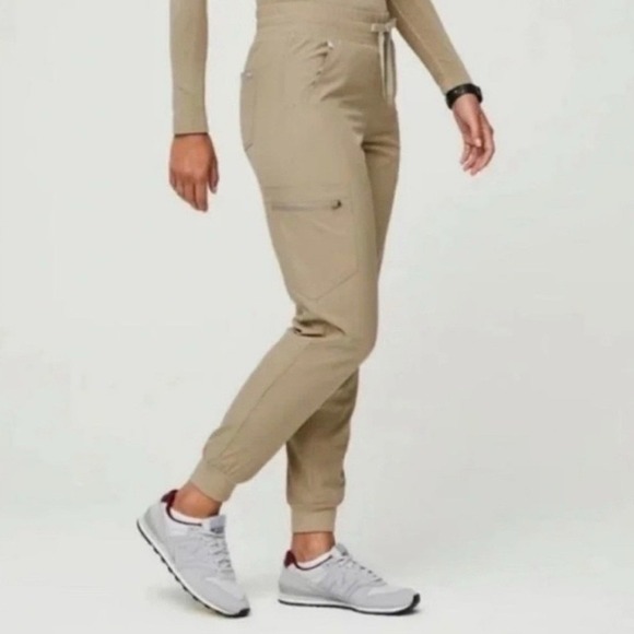 Figs Zamora High Waisted FIONLITE Lined Tan Jogger Scrub Pants size XS - Picture 1 of 16